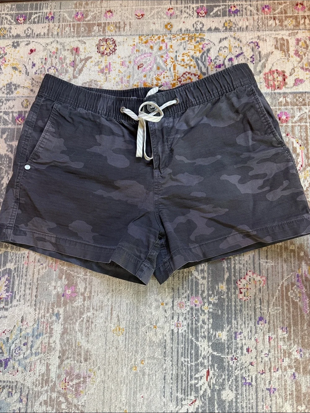 Women's Vuori Dark Gray Camo Drawstring Casual Shorts - Picture 2 of 3